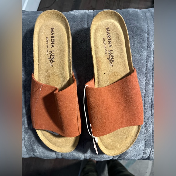 Low Wedge Genuine Leather Sandal - Picture 5 of 9